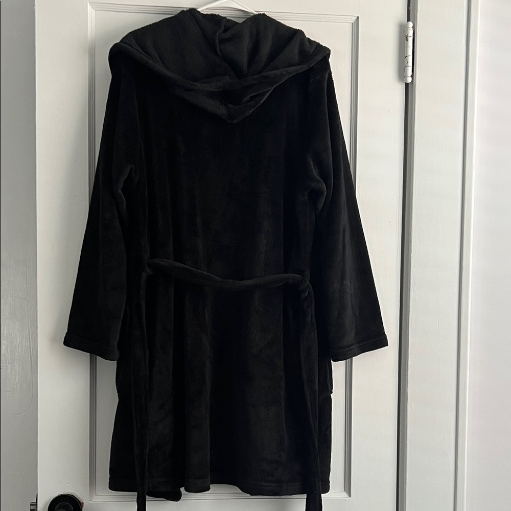 BLACK ROBE - Picture 2 of 3